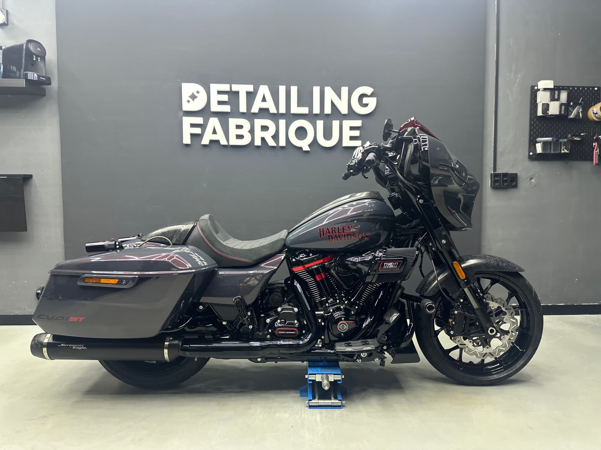 Harley Davidson in Detailing Fabrique studio